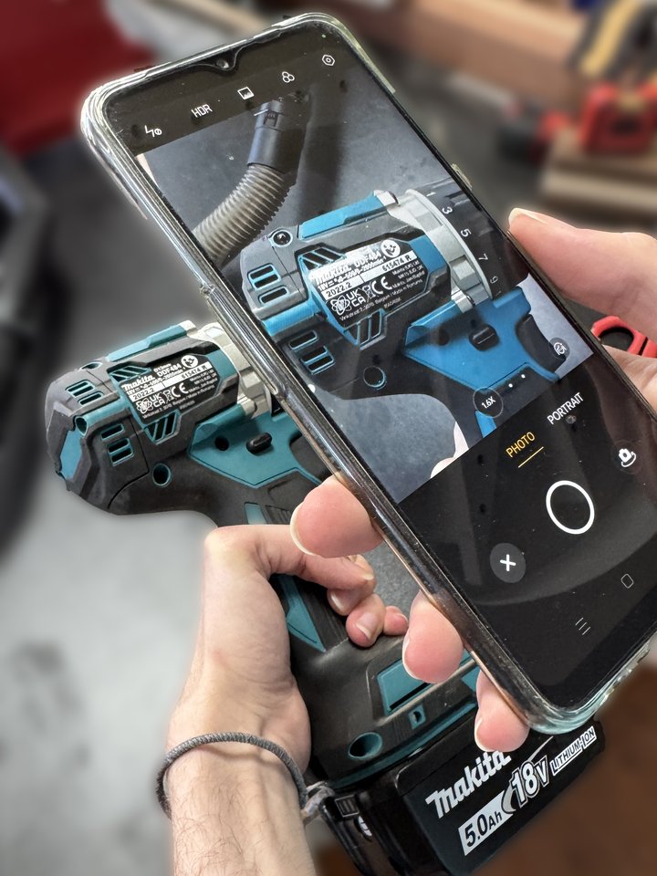 Pointing a phone camera at a Makita drill rating plate to scan it with Drapano